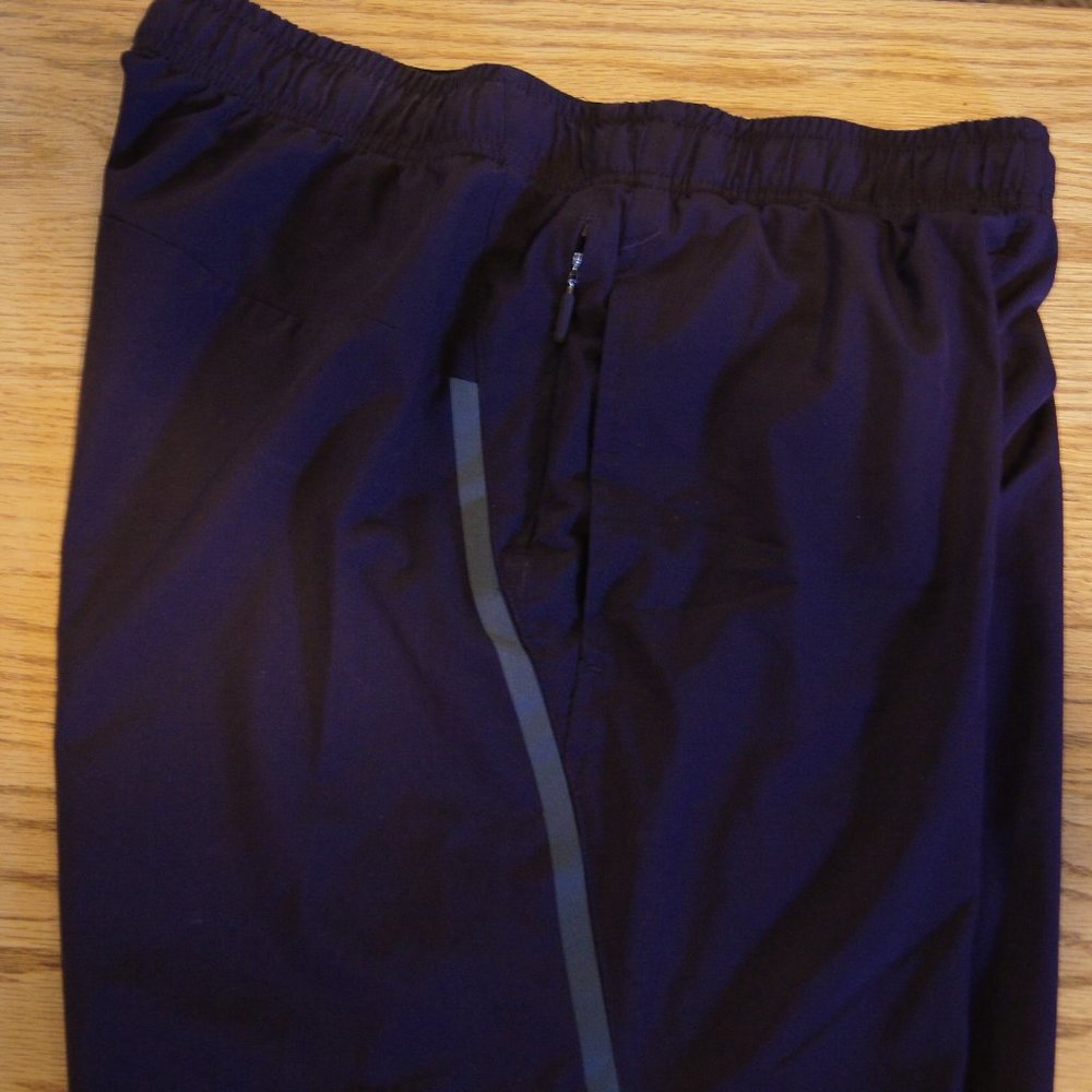 Men's Skora athletic shorts; Sz S; dark purple/plum color